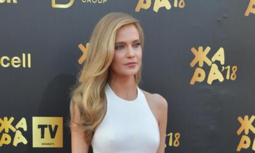 Надень трусы: оголившуюся Глюкозу разнесли поклонники